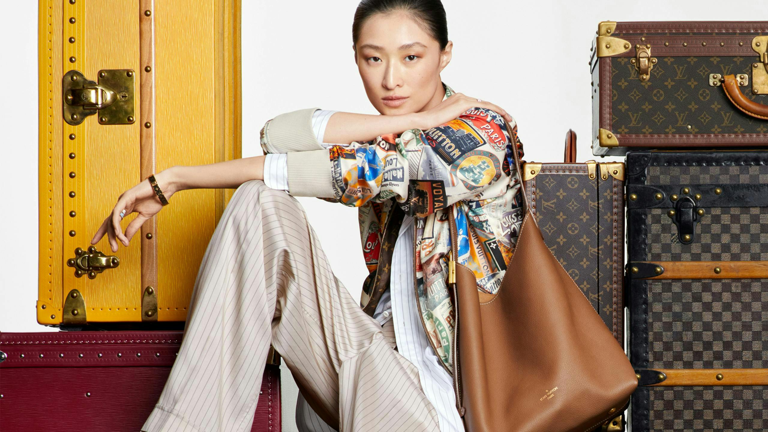 adult female person woman bag handbag dress formal wear purse fashion